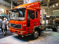Volvo-FL-220-rot- rechte-Seite